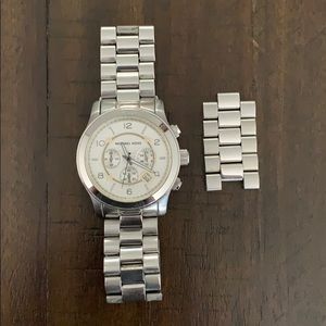 ✨Michael Kors Oversized Silver Watch✨